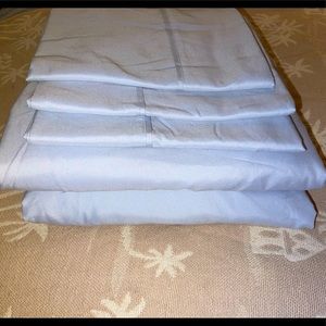 King Sized 5 pc sheet set, pale ice blue